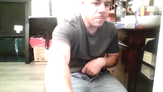 Snapshot of toosexy4myshirt chatting on 07-08-26, 02:27 toosexy4myshirt online show from 07-08-26, 02:27