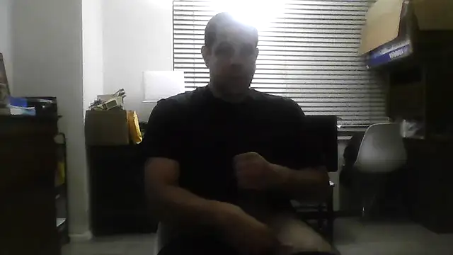 Snapshot of toosexy4myshirt chatting on 07-31-26, 03:06 toosexy4myshirt online show from 07-31-26, 03:06