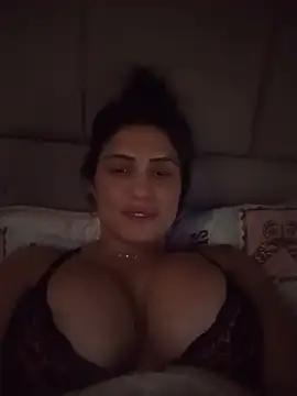 Snapshot of Milabri chatting on 06-12-26, 04:28 Milabri online show from 06-12-26, 04:28