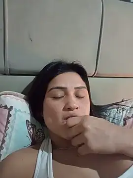 Snapshot of Milabri chatting on 06-14-26, 04:14 Milabri online show from 06-14-26, 04:14