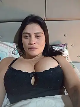 Snapshot of Milabri chatting on 06-14-26, 06:10 Milabri online show from 06-14-26, 06:10