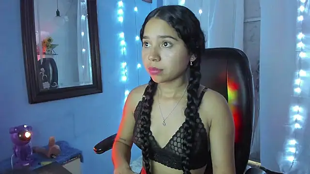 Snapshot of Milly-Way chatting on 06-18-26, 01:37 Milly-Way online show from 06-18-26, 01:37