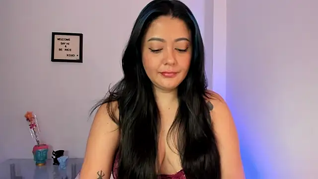 LauraToro  online show from 01-19-26, 03:16