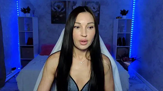 NikoleMills online show from 06-19-26, 07:12