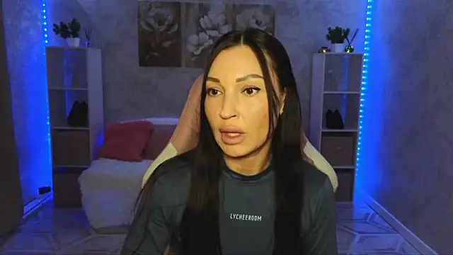 NikoleMills online show from 07-13-26, 06:49