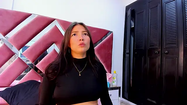 Mariana Smiith  online show from 07-18-26, 01:04