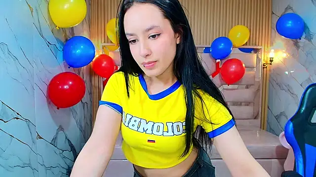 Snapshot of Aleja_r_ chatting on 06-27-26, 08:14 Aleja r online show from 06-27-26, 08:14