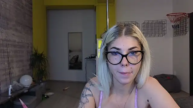 Sarahcamsx online show from 06-18-26, 08:46
