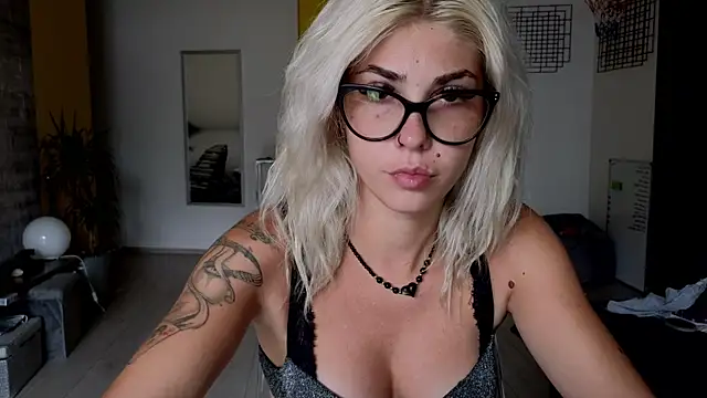 Sarahcamsx online show from 07-16-26, 08:53