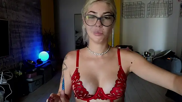 Sarahcamsx online show from 07-26-26, 08:32