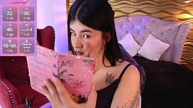 Snapshot of _Ninaharpper chatting on 06-26-26, 01:04 Ninaharpper online show from 06-26-26, 01:04