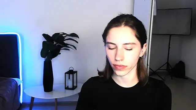 Flora 54 online show from 06-11-26, 02:48