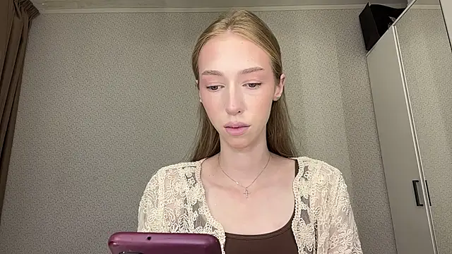 TraceyHowey online show from 07-28-26, 08:43