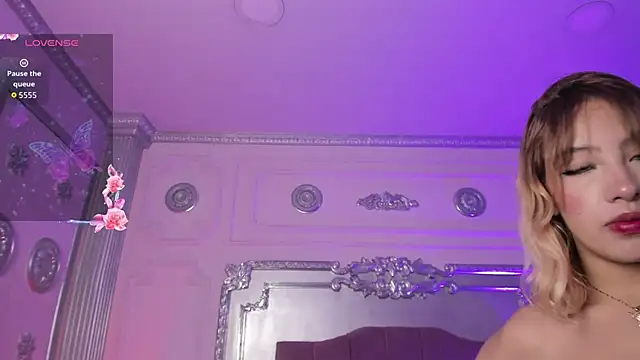 AlannaMilan online show from 06-19-26, 07:28