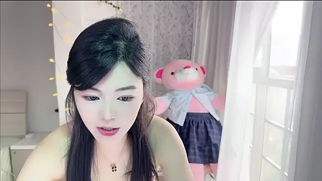 inlkitten online show from 06-18-26, 09:14
