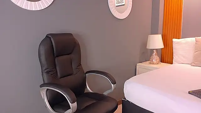Snapshot of Juliana_Valencian chatting on 06-25-26, 10:25 Juliana Valencian online show from 06-25-26, 10:25
