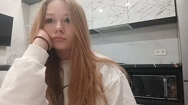 KarinaBestie online show from 06-12-26, 04:28