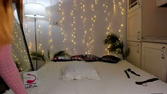 Snapshot of SonyaBabyn chatting on 12-26-24, 12:27 SonyaBabyn online show from 12-26-24, 12:27