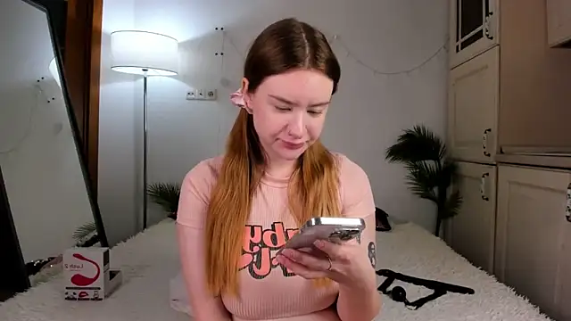Snapshot of SonyaBabyn chatting on 03-19-25, 01:07 SonyaBabyn online show from 03-19-25, 01:07