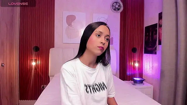 Millieskinny18 online show from 07-29-26, 02:21