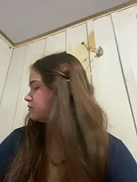 Snapshot of bella__hott chatting on 06-20-26, 04:10 bella hott online show from 06-20-26, 04:10