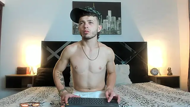 Snapshot of Zeus_damian21 chatting on 06-29-26, 03:02 Zeus damian21 online show from 06-29-26, 03:02