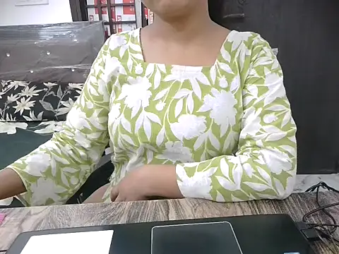 Bold-Divya1 online show from 06-19-26, 03:44