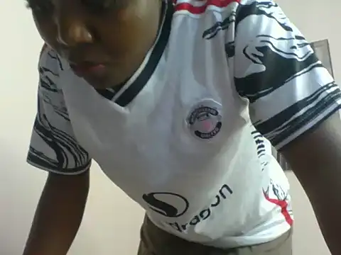 Snapshot of Black_prettty chatting on 06-25-26, 04:44 Black prettty online show from 06-25-26, 04:44