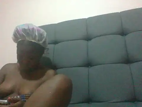 Snapshot of Black_prettty chatting on 07-18-26, 04:33 Black prettty online show from 07-18-26, 04:33