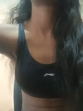 Snapshot of kavita_45 chatting on 06-18-26, 04:35 kavita 45 online show from 06-18-26, 04:35
