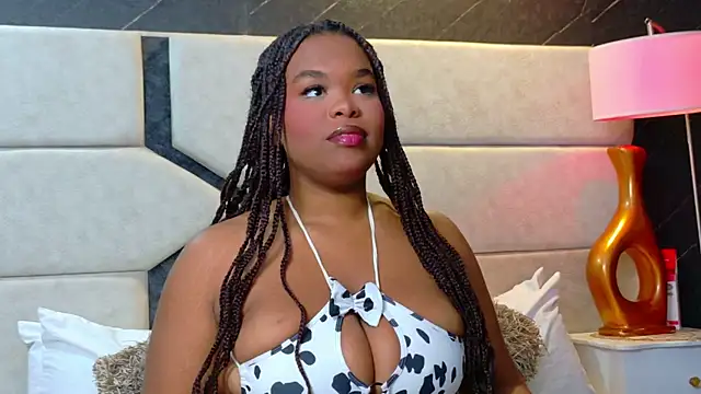 Snapshot of EbonyHenner chatting on 06-22-26, 12:02 EbonyHenner online show from 06-22-26, 12:02