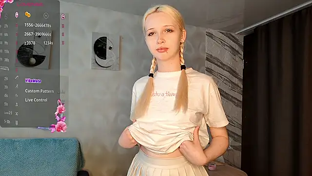Snapshot of LadaSolar chatting on 06-20-26, 12:25 LadaSolar online show from 06-20-26, 12:25