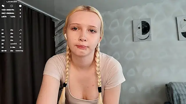 Snapshot of LadaSolar chatting on 07-09-26, 01:20 LadaSolar online show from 07-09-26, 01:20