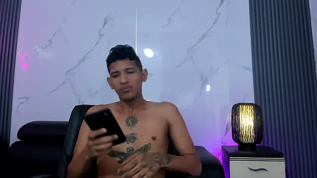 Snapshot of Kleyn_black chatting on 06-18-26, 10:19 Kleyn black online show from 06-18-26, 10:19