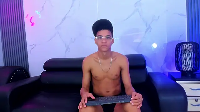 Snapshot of Kleyn_black chatting on 07-18-26, 11:25 Kleyn black online show from 07-18-26, 11:25