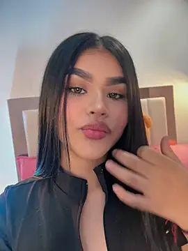 Snapshot of Renata_rouss chatting on 06-24-26, 01:32 Renata rouss online show from 06-24-26, 01:32