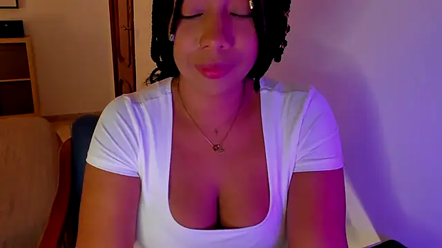 Snapshot of NicolePasqualott chatting on 09-26-25, 09:30 NicolePasqualott online show from 09-26-25, 09:30