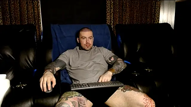 Snapshot of nathaniel_13 chatting on 07-04-26, 12:50 nathaniel 13 online show from 07-04-26, 12:50