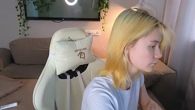 Emily Miu online show from 07-14-26, 02:05