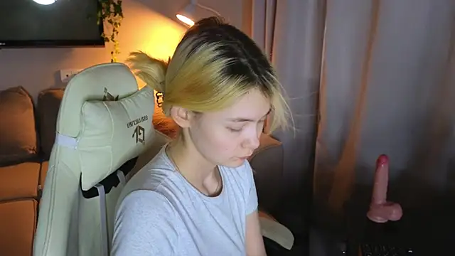Emily Miu online show from 07-21-26, 11:18
