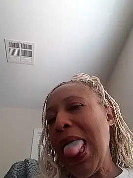 Snapshot of BlackPearlz69 chatting on 01-24-25, 08:22 BlackPearlz69 online show from 01-24-25, 08:22