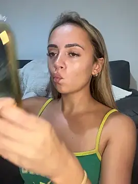 Harrietbronzex online show from 08-01-26, 03:33