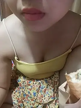 Snapshot of Emma-cutee chatting on 07-02-26, 02:00 Emma-cutee online show from 07-02-26, 02:00