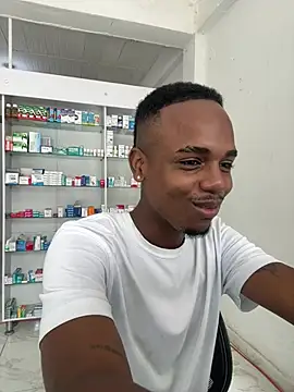 Snapshot of dereck_jay- chatting on 07-19-26, 01:48 dereck jay- online show from 07-19-26, 01:48
