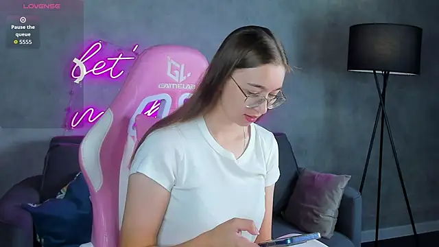 Lucy Green online show from 07-15-26, 12:49