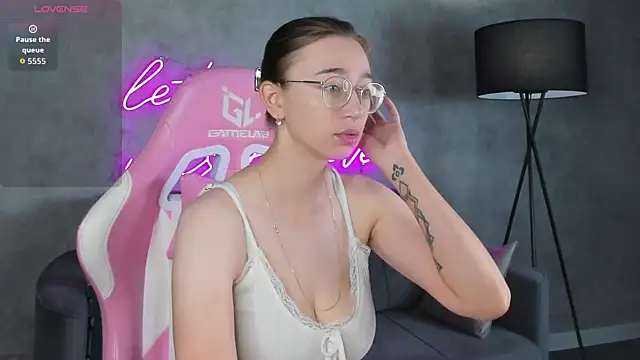 Lucy Green online show from 07-19-26, 12:47