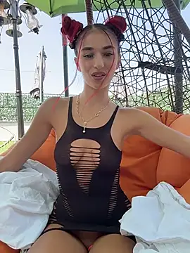 Snapshot of VixenRosse chatting on 07-17-26, 09:05 VixenRosse online show from 07-17-26, 09:05