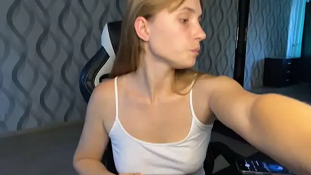 Miss Luna meow online show from 07-01-26, 04:07