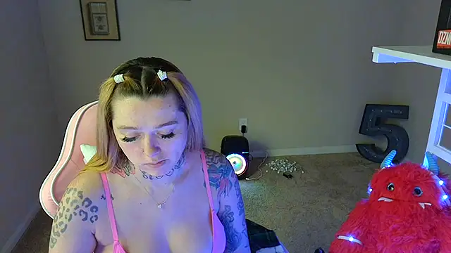 karmathevixen online show from 07-06-26, 04:09