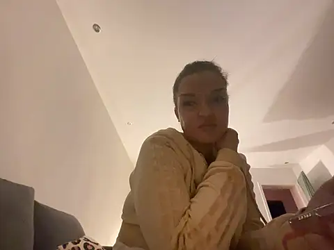 elina amara  online show from 07-22-26, 08:33